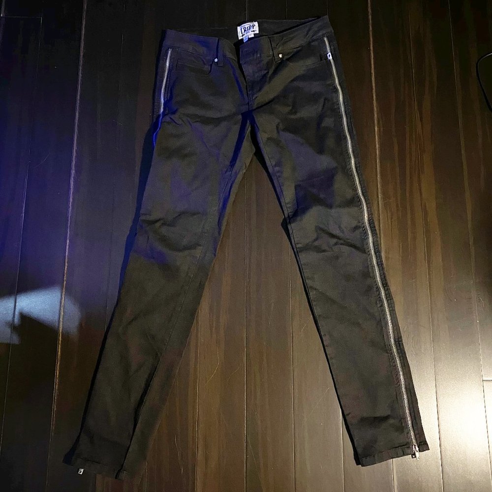 Tripp NYC Skinny jeans with zipper leg accent sz 7